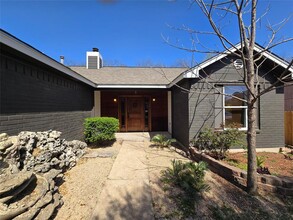 5306 Lark Creek Dr in Austin, TX - Building Photo - Building Photo