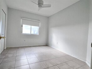 3500 Coral Way, Unit 1211 in Coral Gables, FL - Building Photo - Building Photo