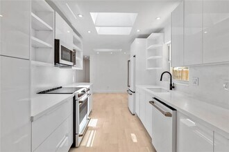 2410 Floyd St in Sarasota, FL - Building Photo - Building Photo