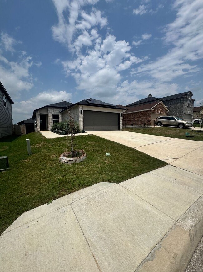 8517 Barefoot Ln in Converse, TX - Building Photo - Building Photo