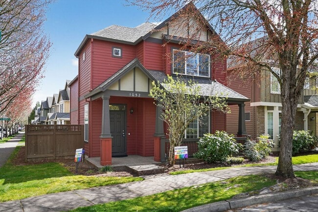 1052 SE Portlandia Ave