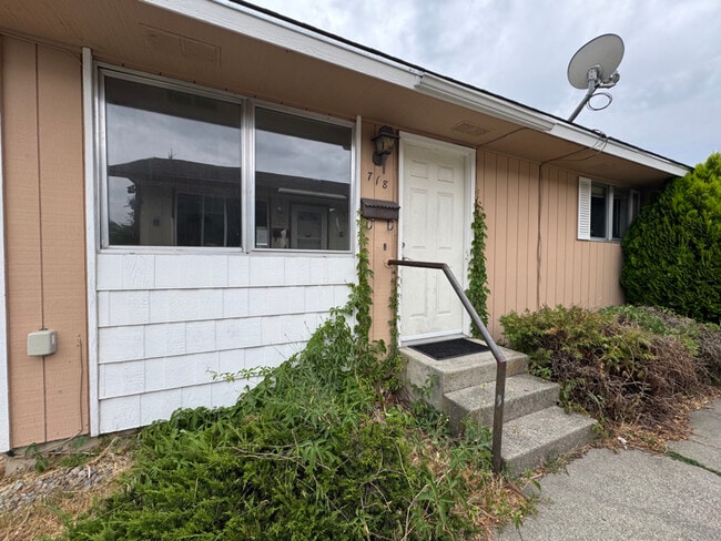 property at 718 E North Ave