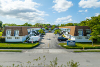 Timber Creek Apartments in Miami, FL - Building Photo - Primary Photo