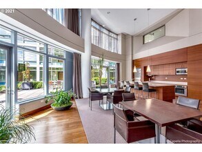 3601 S River Pkwy in Portland, OR - Foto de edificio - Building Photo