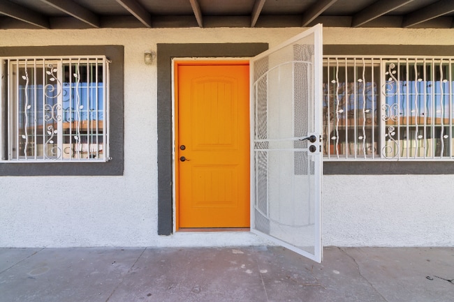 2518 N McCarran St