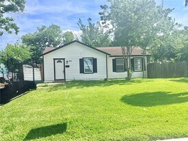 1315 Bernard St in Pasadena, TX - Building Photo