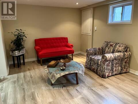 122 Nymark Ave in Toronto, ON - Building Photo - Building Photo