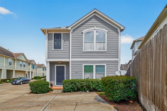 property at 6915 Woodridge Row Dr