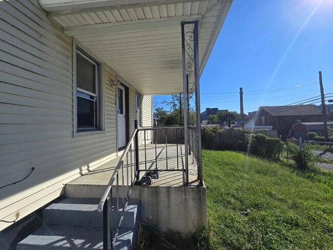 512 Reynolds St in Easton, PA - Building Photo - Building Photo