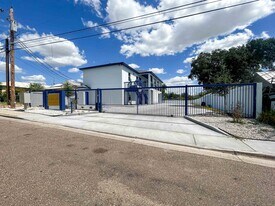 615 E Lane St in Laredo, TX - Building Photo