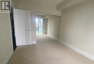 70 Roehampton Ave in Toronto, ON - Building Photo - Building Photo