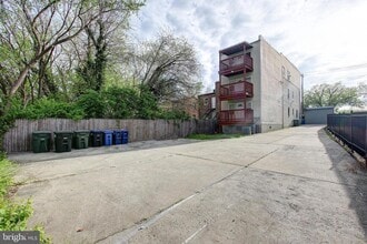 2443 25th St SE, Unit 2 in Washington, DC - Building Photo - Building Photo