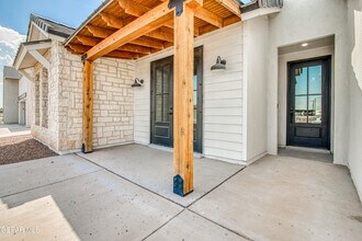 805 Mormon Tea Dr in Socorro, TX - Building Photo - Building Photo