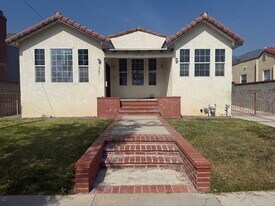 2045 Bellevue Dr in Glendale, CA - Building Photo