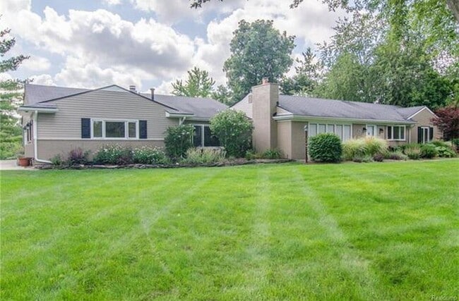 3275 Chickering Ln in Bloomfield Township, MI - Building Photo - Building Photo