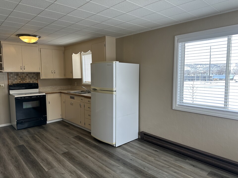 231 NE 10th St, Unit 4 1 bdrm in Prineville, OR - Foto de edificio