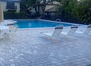 1750 NE 39th Ct, Unit 804 in Pompano Beach, FL - Foto de edificio - Building Photo