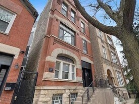 446 N Aberdeen St in Chicago, IL - Building Photo
