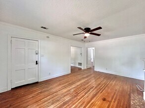 1033 E 43rd St in Austin, TX - Building Photo - Building Photo