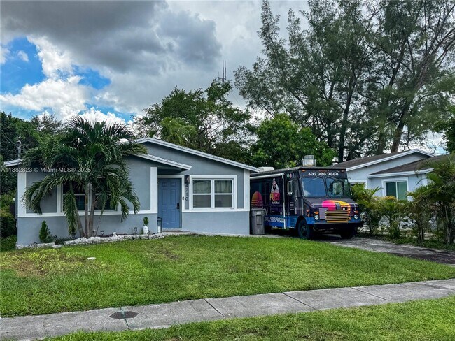 4710 SW 18th St in West Park, FL - Foto de edificio - Building Photo