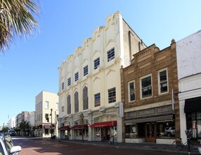 71 Wentworth St in Charleston, SC - Building Photo - Building Photo