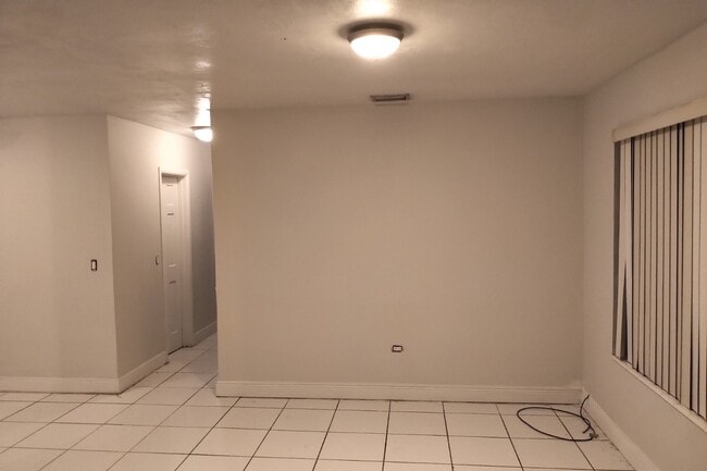2813 Acapulco Dr in Miramar, FL - Building Photo - Building Photo