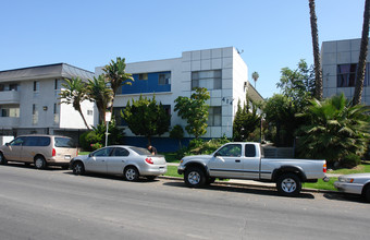 414 S St Andrews Pl in Los Angeles, CA - Building Photo - Building Photo