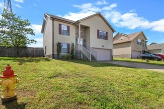 2200 Trophy Trce in Clarksville, TN - Building Photo - Building Photo