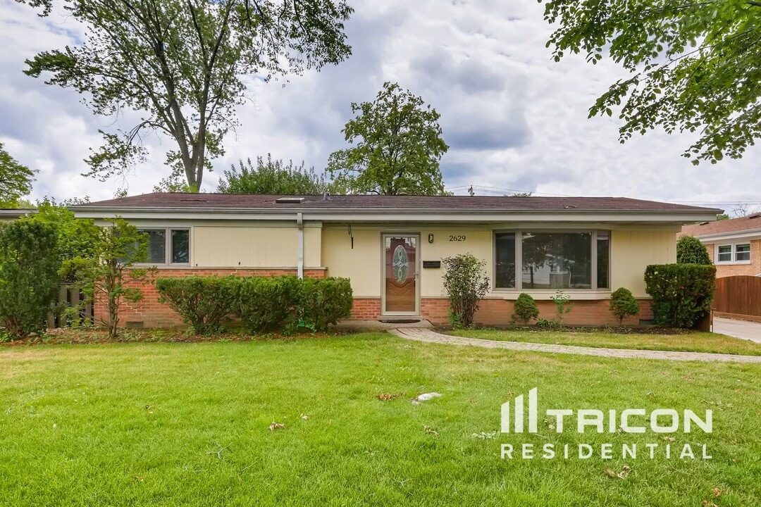 2629 Fontana Dr in Glenview, IL - Foto de edificio
