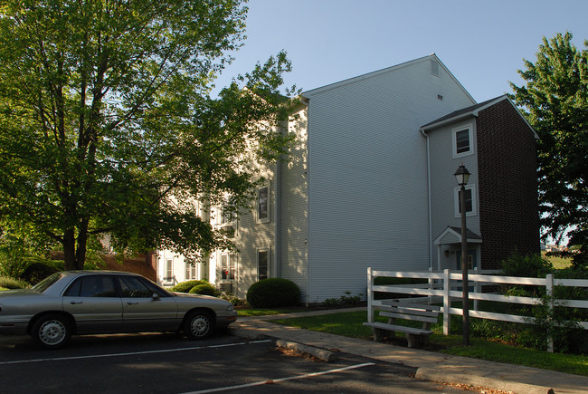 302 N Pine St in Liverpool, PA - Foto de edificio - Building Photo