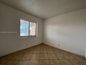 3720 N Pine Island Rd in Sunrise, FL - Building Photo - Building Photo