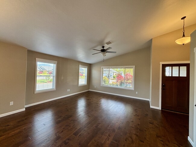 2866 Esther Ln in Grants Pass, OR - Building Photo - Building Photo