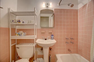 64 W 82nd St in New York, NY - Building Photo - Building Photo