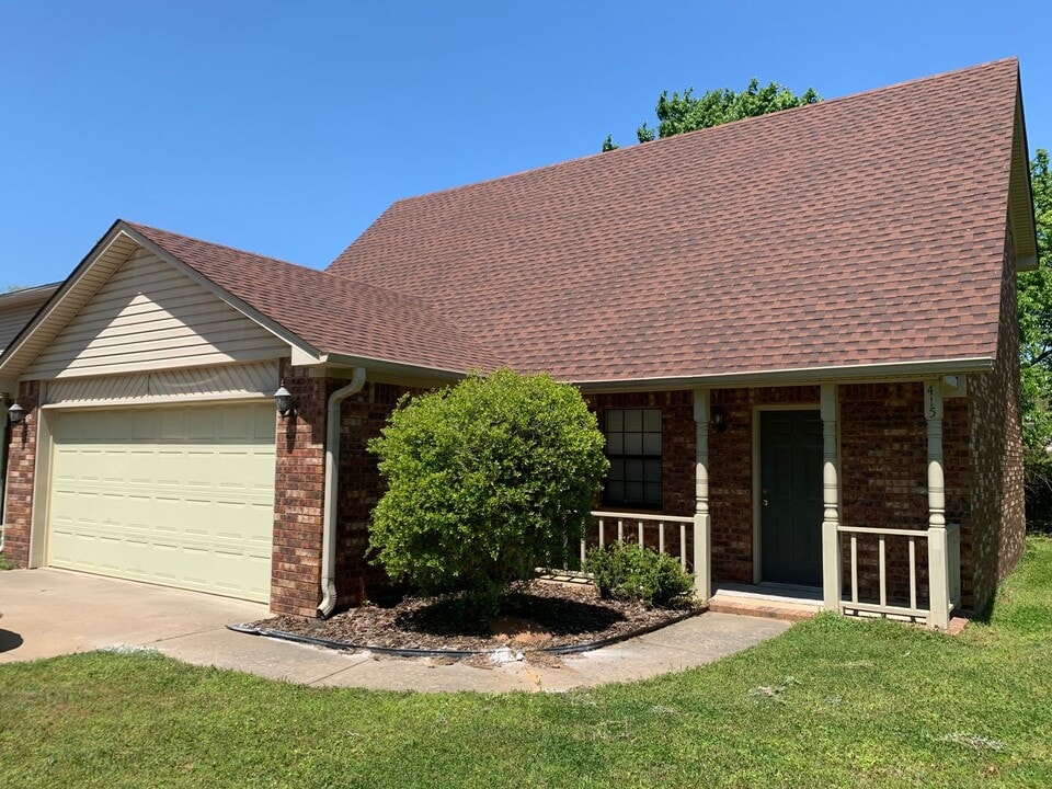 415 Valley Dr in Russellville, AR - Building Photo