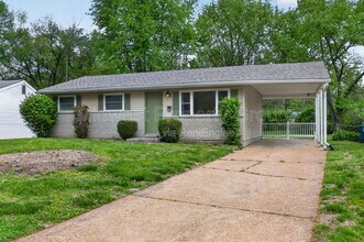 645 Lilac Dr in Florissant, MO - Building Photo - Building Photo