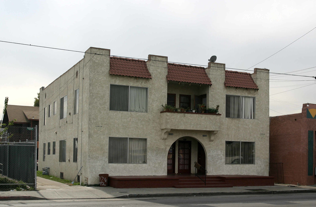 1110 E 7th St in Long Beach, CA - Building Photo