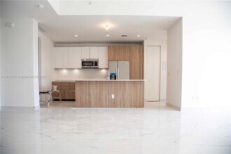 529 SW 11th St in Miami, FL - Building Photo - Building Photo
