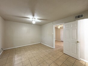 607 N 20th St, Unit #202 in Killeen, TX - Foto de edificio - Building Photo
