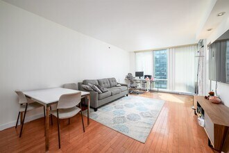 20 Newport Pkwy in Jersey City, NJ - Building Photo - Building Photo