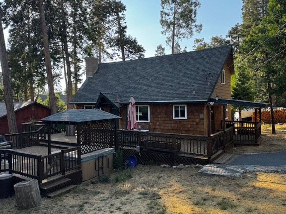 24206 Lama Rd in Mi Wuk Village, CA - Building Photo