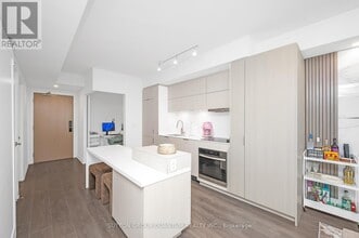 370-1370 Martha St in Burlington, ON - Building Photo - Building Photo