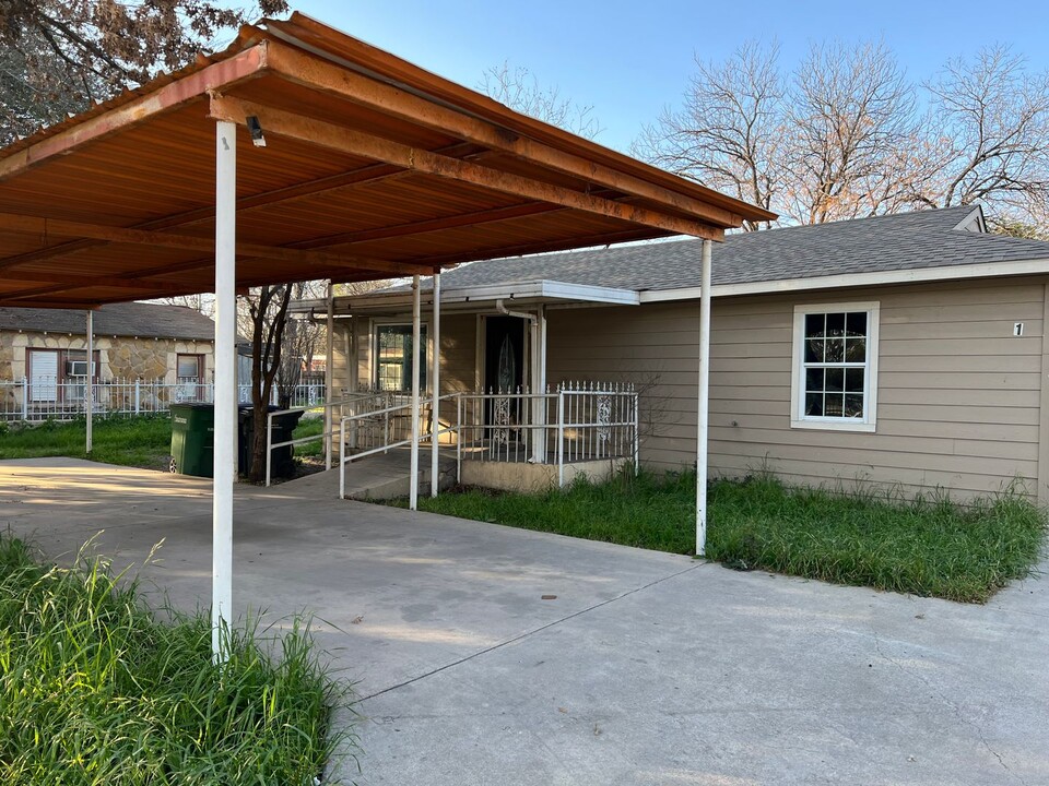 419 Peabody Ave in San Antonio, TX - Building Photo