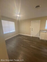 10019 Olmos Dr in Dallas, TX - Building Photo - Building Photo