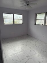 532 NE 138th St in North Miami, FL - Foto de edificio - Building Photo