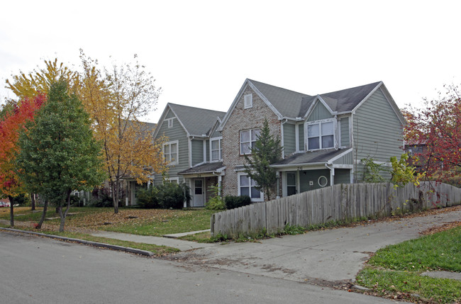 819-823 Riverview Ter in Dayton, OH - Foto de edificio - Building Photo