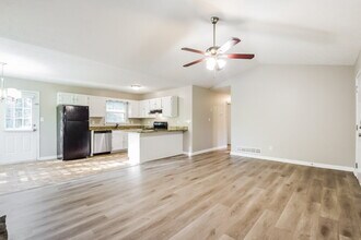 217 Landing Dr in Powder Springs, GA - Building Photo - Building Photo