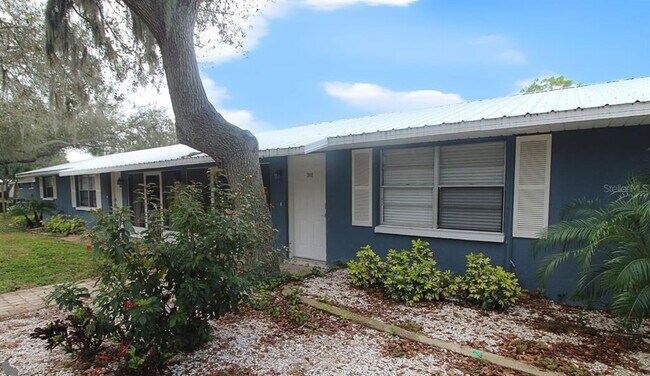 302 Colonia Ln in Nokomis, FL - Building Photo - Building Photo