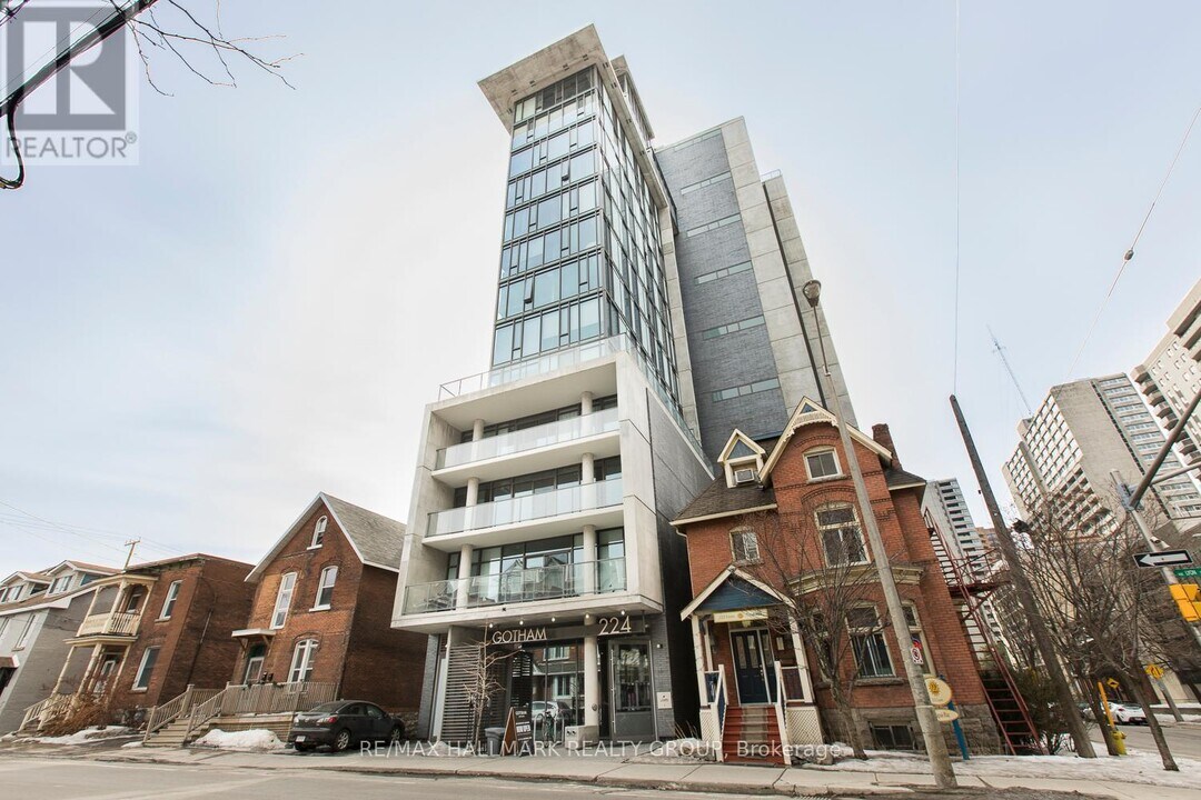 224 Lyon St. N in Ottawa, ON - Building Photo