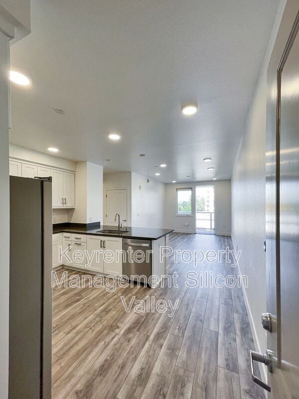 42111 Osgood Rd in Fremont, CA - Building Photo - Building Photo