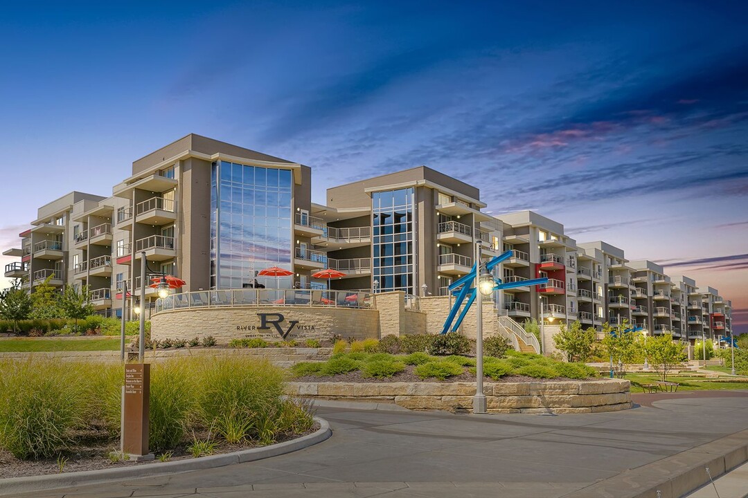 River Vista in Wichita, KS - Foto de edificio